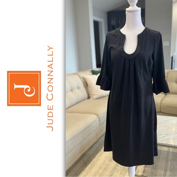 Jude Connally Dresses & Skirts - Jude Connally Black Dress with Scoop Neck in Medium
